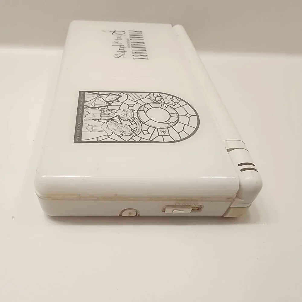 Authentic Nintendo DS Lite Console With Charger Final Fantasy Crystal Chronicles